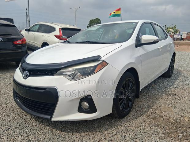 Toyota Corolla 2015 White