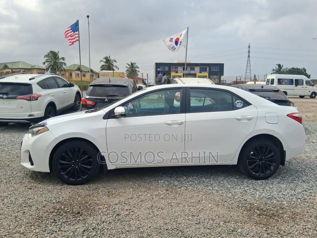 Toyota Corolla 2015 White