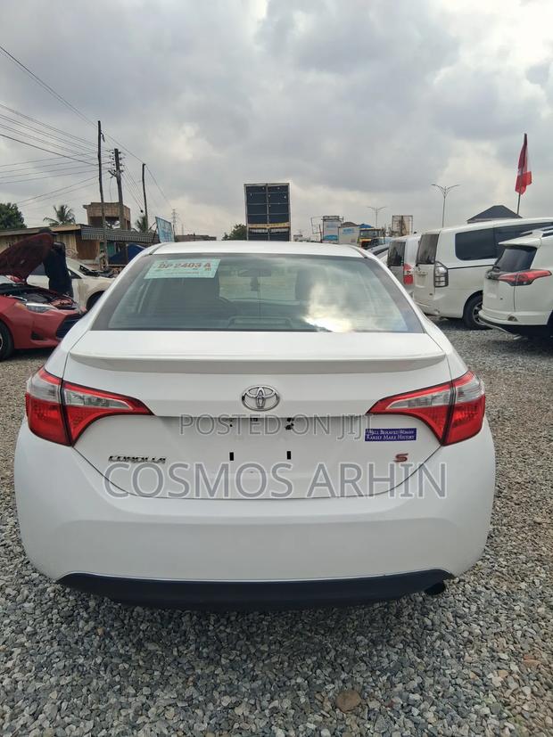 Toyota Corolla 2015 White