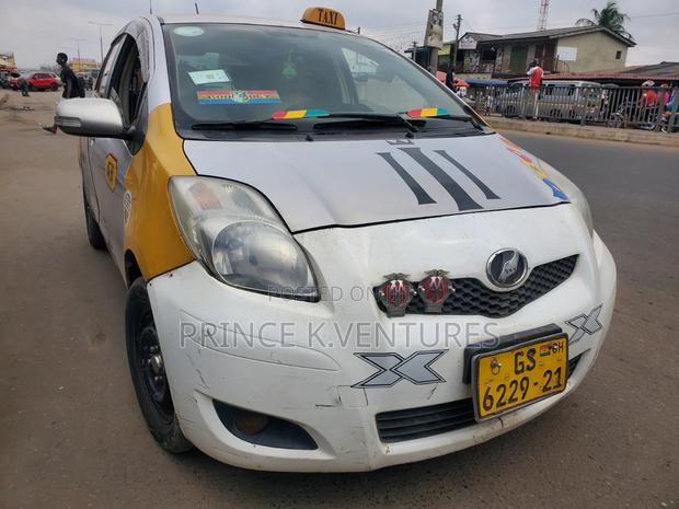 Toyota Vitz 1.3 FWD 3dr 2010 Silver
