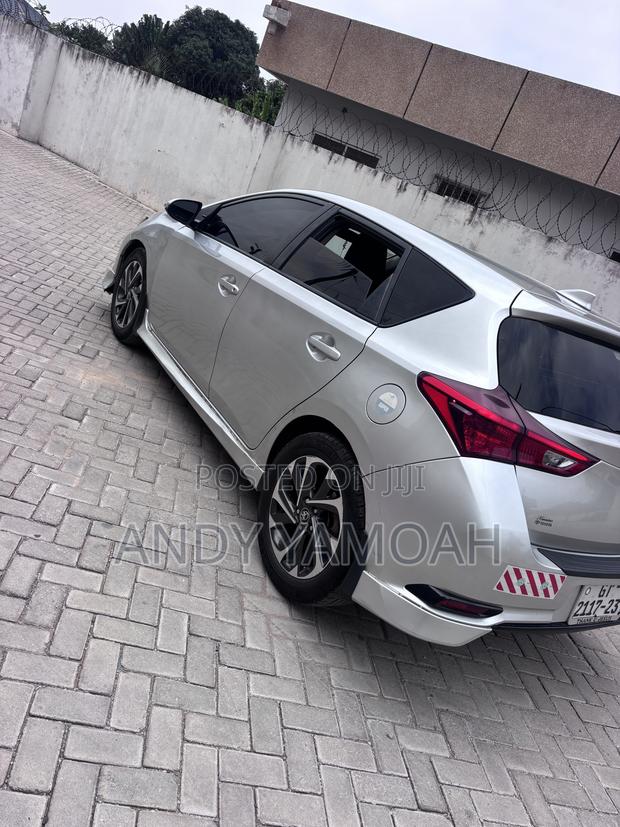 Toyota Corolla 2018 Silver