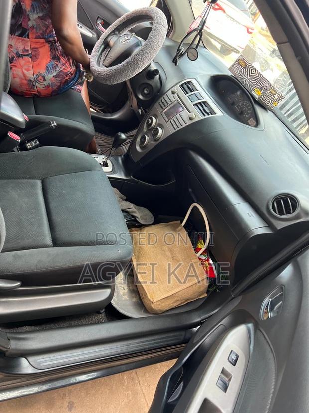 Toyota Yaris Base Sedan 4dr 2011 Black