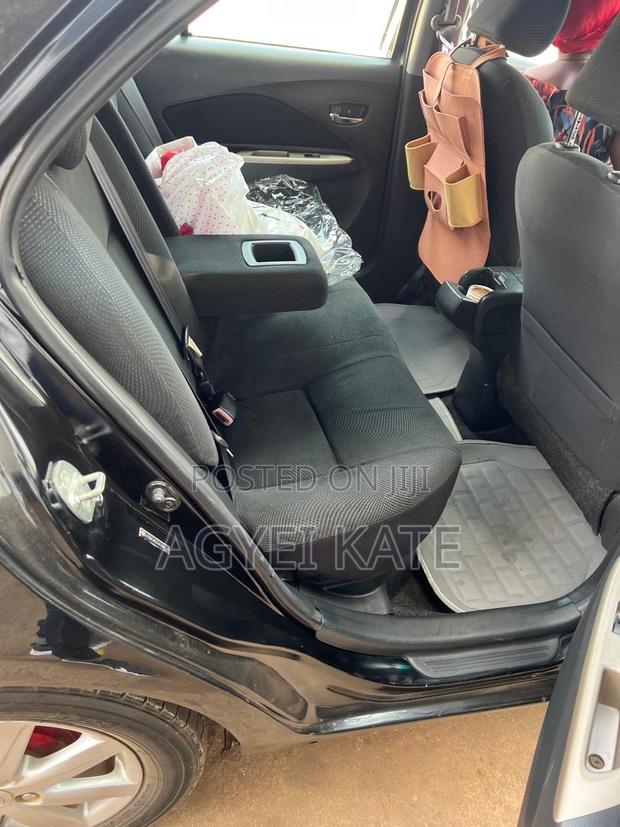Toyota Yaris Base Sedan 4dr 2011 Black