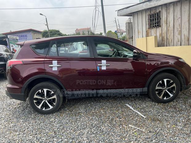 Toyota RAV4 2017 Red
