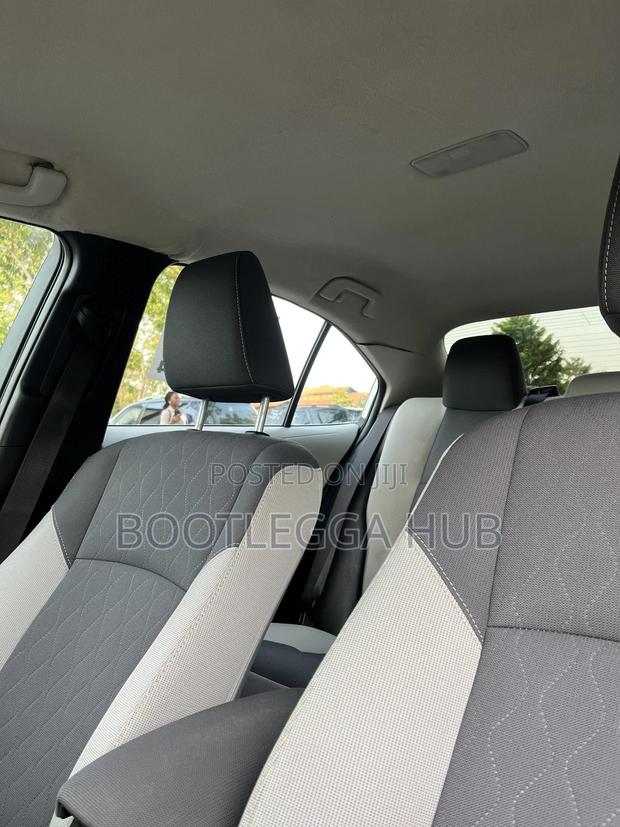 Toyota Corolla LE 2023 Silver