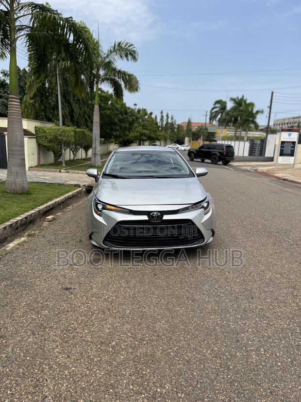 Toyota Corolla LE 2023 Silver