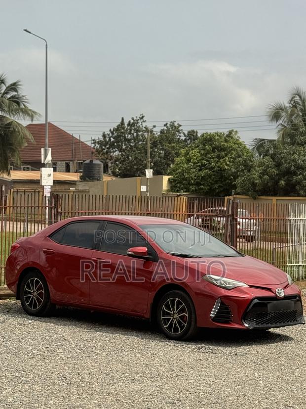Toyota Corolla SE (1.8L 4cyl 6M) 2018 Red