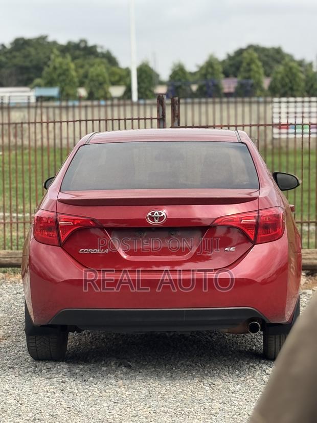 Toyota Corolla SE (1.8L 4cyl 6M) 2018 Red