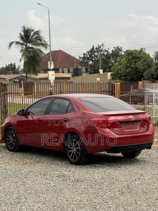 Toyota Corolla SE (1.8L 4cyl 6M) 2018 Red