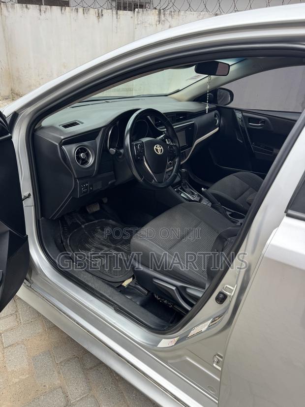 Toyota Corolla 2018 Silver