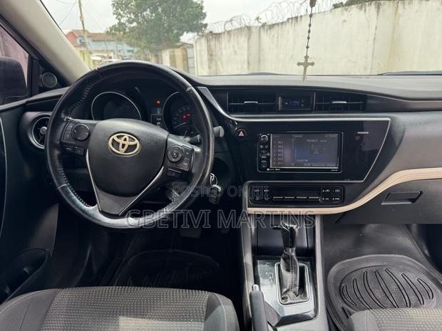 Toyota Corolla 2018 Silver