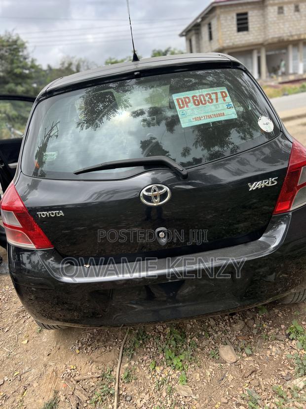 Toyota Yaris 2010 Black