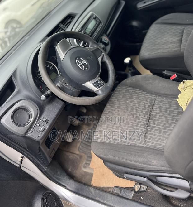Toyota Yaris 2010 Silver