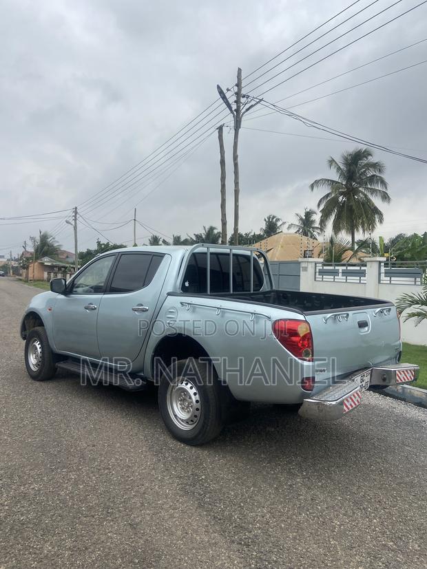Mitsubishi L200 2009 Blue