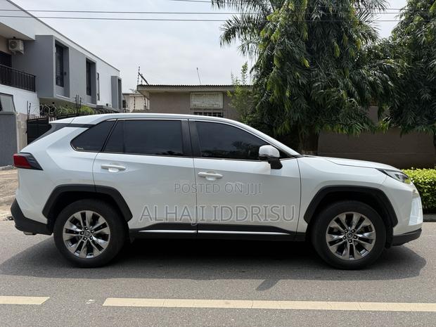 Toyota RAV4 Limited FWD 2024 White
