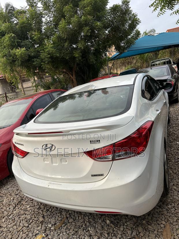 Hyundai Elantra Limited Sedan FWD (1.8L 4cyl 6A) 2013 White