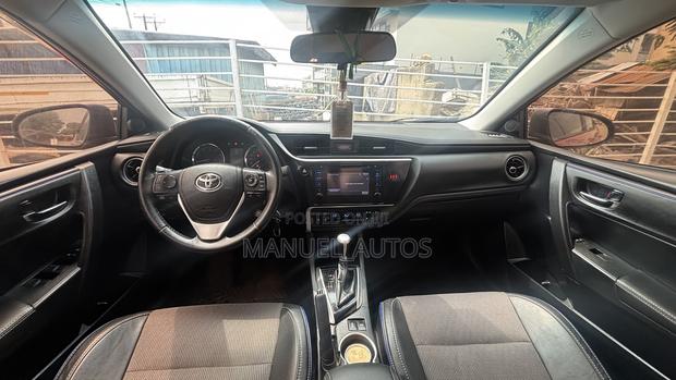 Toyota Corolla SE (1.8L 4cyl 2A) 2018 Red