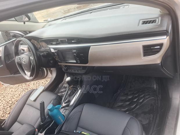 Toyota Corolla LE 4dr Sedan (1.8L 4cyl CVT) 2014 Silver