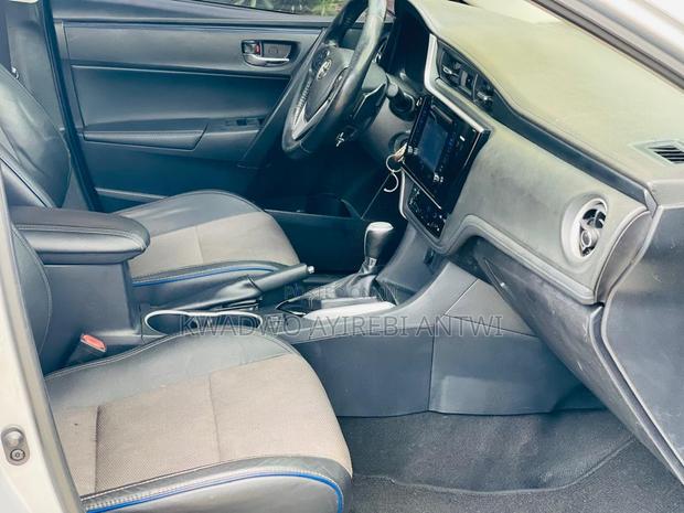 Toyota Corolla 2017 Silver