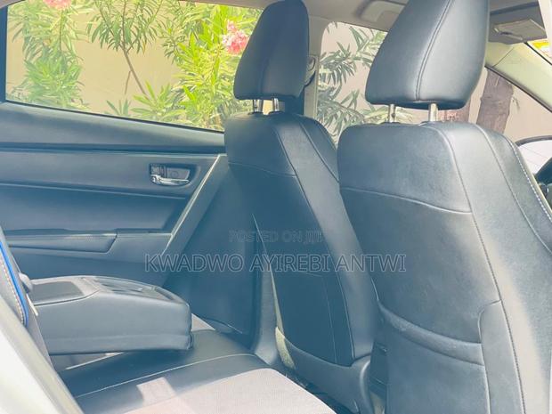 Toyota Corolla 2017 Silver