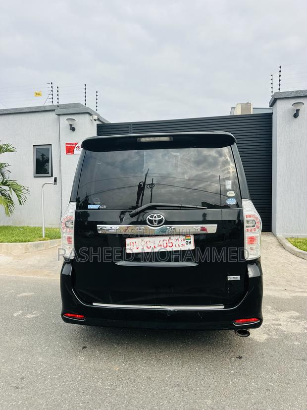 Toyota Voxy 2014 Black