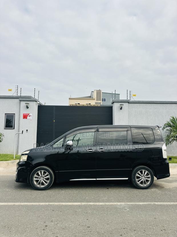 Toyota Voxy 2014 Black