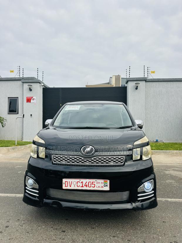 Toyota Voxy 2014 Black