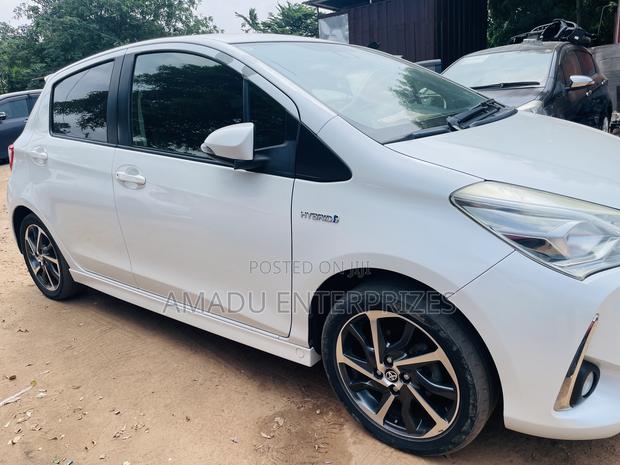 Toyota Vitz 1.5 FWD Hybrid 5dr 2017 Pearl