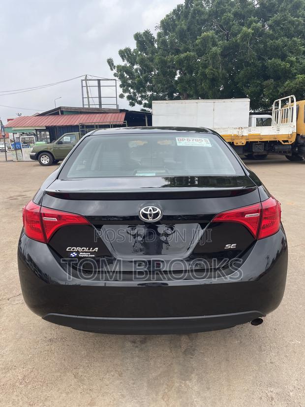 Toyota Corolla SE (1.8L 4cyl 2A) 2018 Black