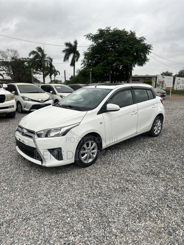 Toyota Yaris L Hatchback 5dr 2014 White