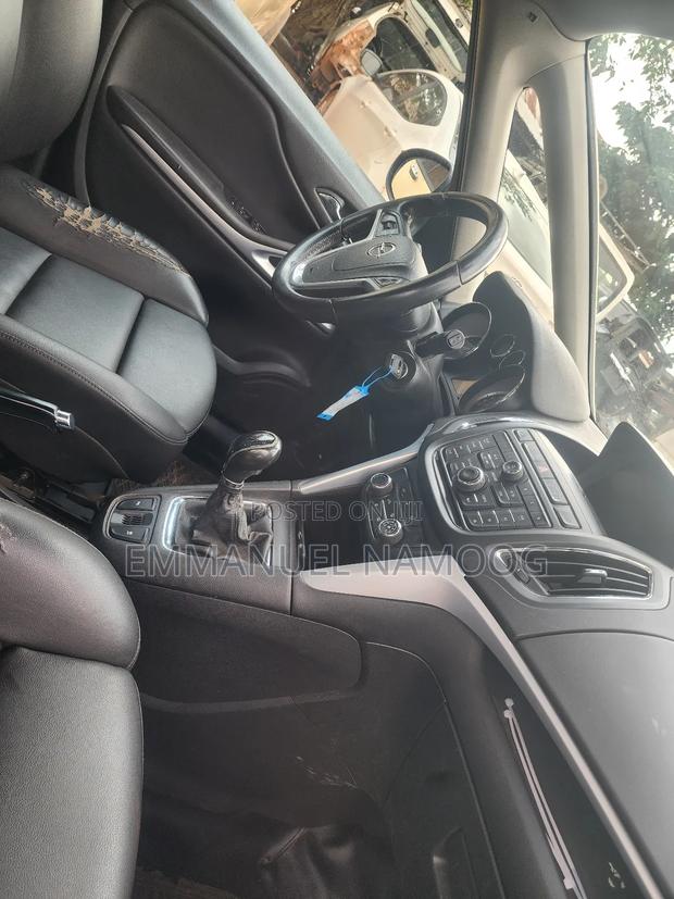 Opel Zafira 2015 Beige