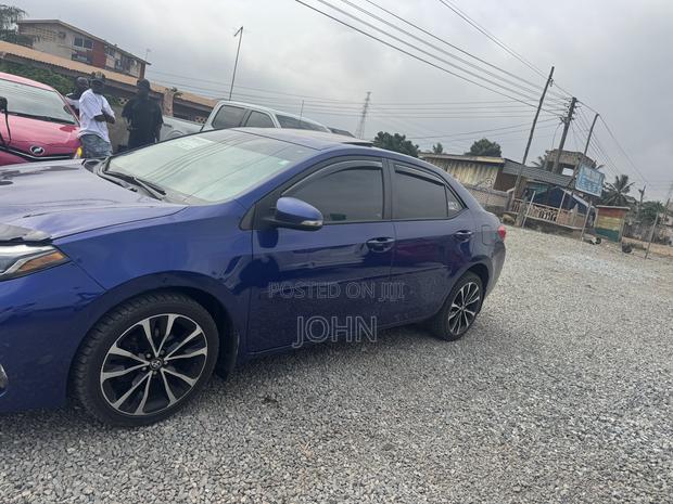 Toyota Corolla XSE 4dr Sedan (1.8L 4cyl CVT) 2017 Blue