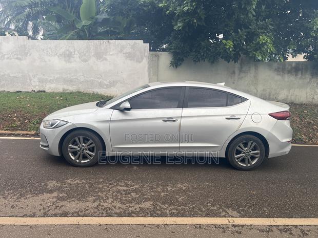 Hyundai Elantra 2017 Silver