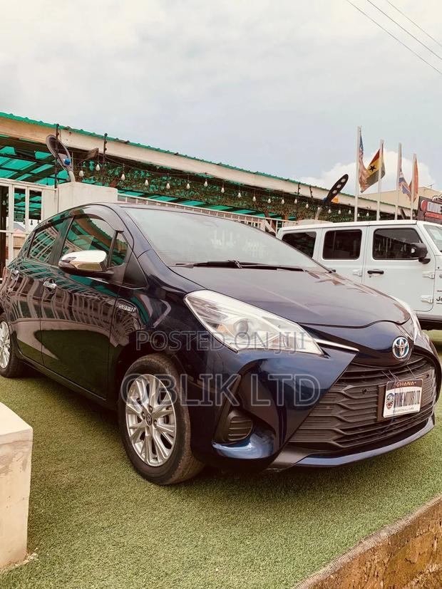 Toyota Vitz 1.5 FWD Hybrid 5dr 2017 Blue