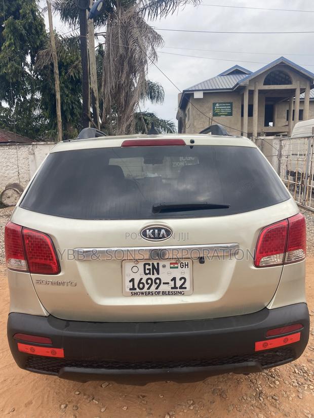 Kia Sorento 2011 Gold