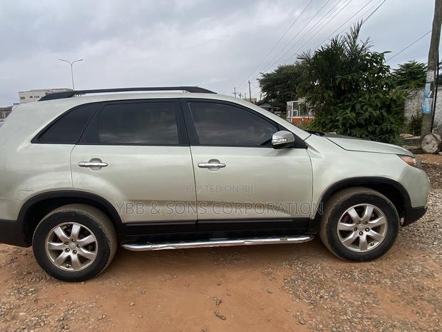 Kia Sorento 2011 Gold