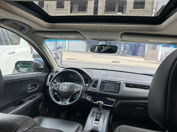 Honda HR-V 4dr SUV (1.5L 4cyl CVT) 2016 Gray