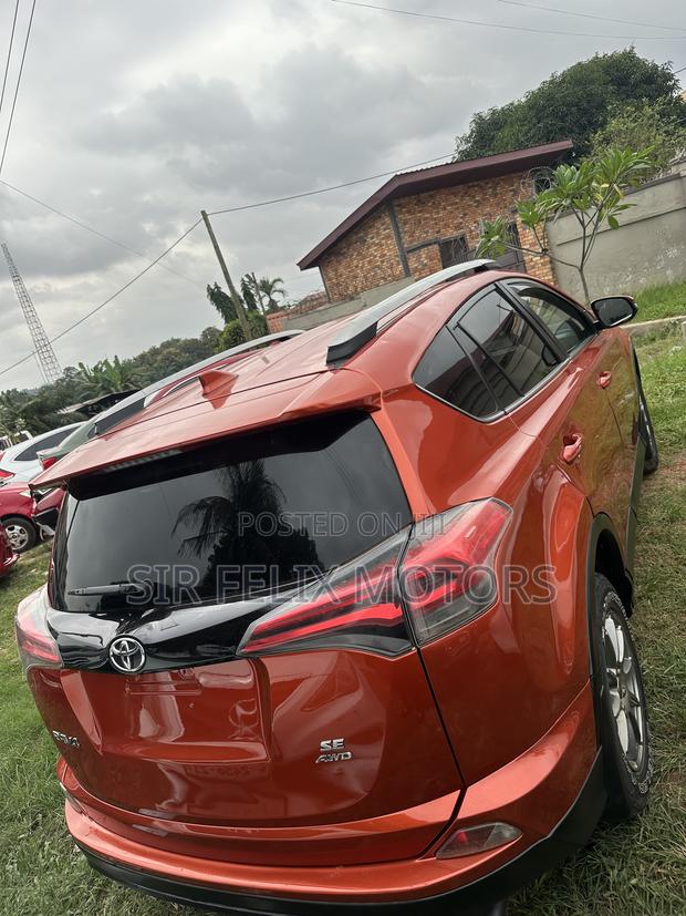 Toyota RAV4 SE 4dr SUV AWD (2.5L 4cyl 6A) 2018 Brown