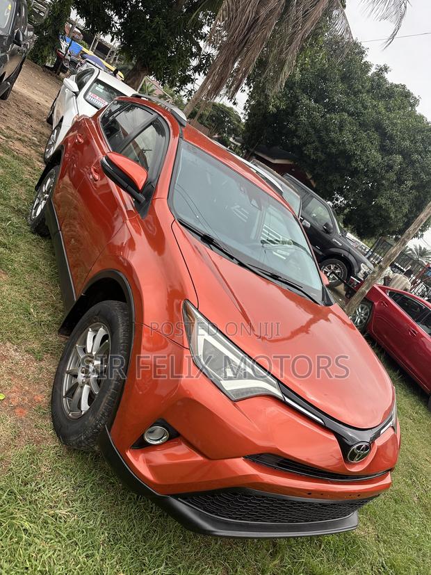Toyota RAV4 SE 4dr SUV AWD (2.5L 4cyl 6A) 2018 Brown