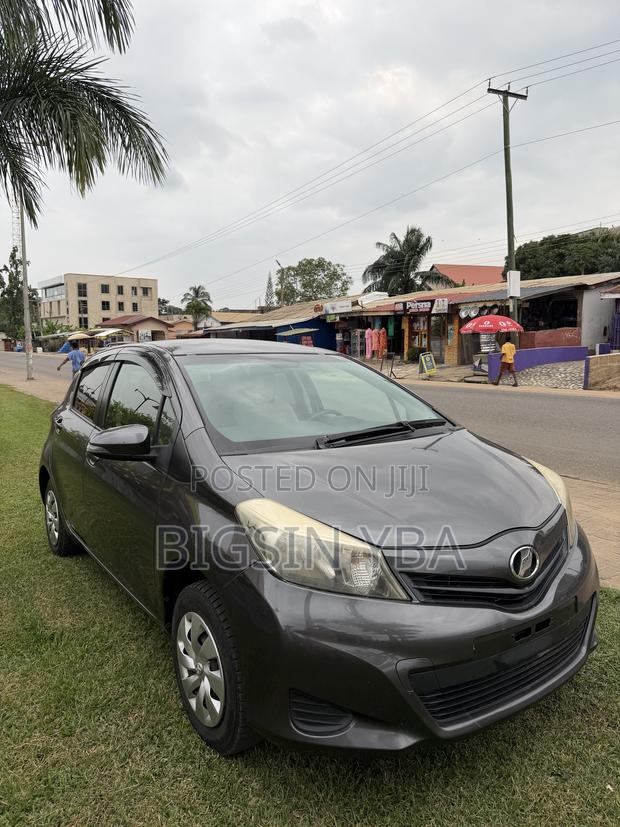 Toyota Vitz 1.3 AWD 3dr 2015 Gray
