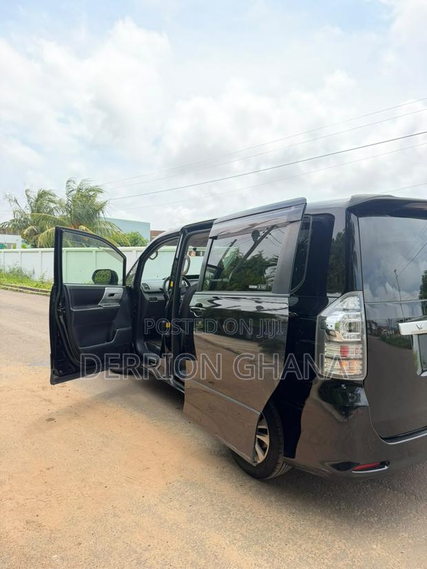 Toyota Voxy 2009 Black