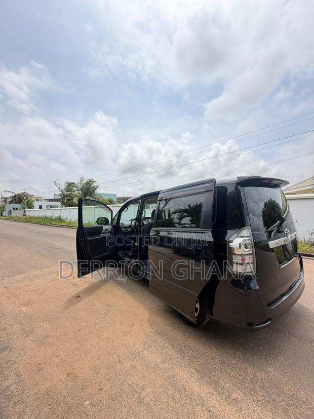 Toyota Voxy 2009 Black