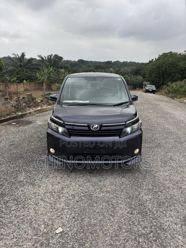 Toyota Voxy X 2WD 8-Seater 2015 Purple