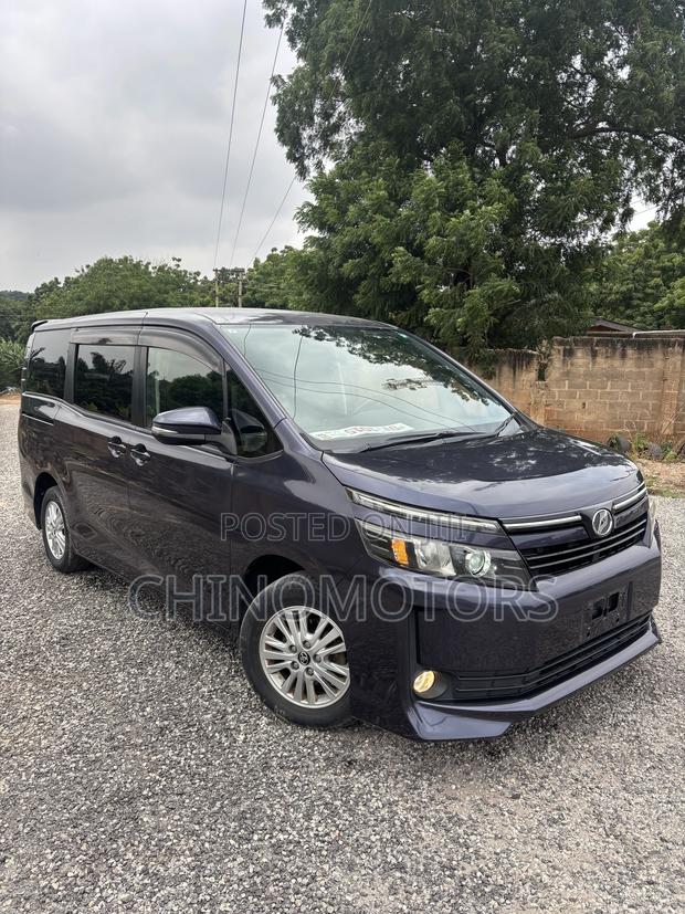 Toyota Voxy X 2WD 8-Seater 2015 Purple