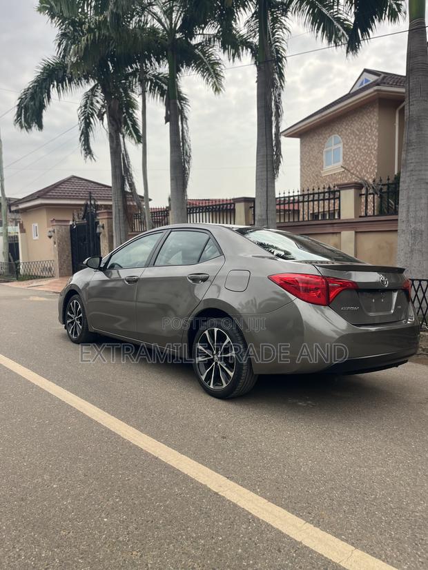 Toyota Corolla SE Special Edition 4dr Sedan (1.8L 4cyl CVT) 2017 Gray