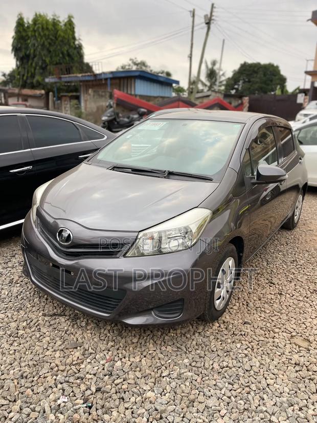 Toyota Vitz 2012 Gray