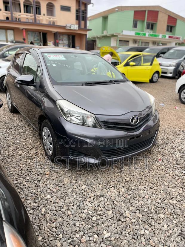 Toyota Vitz 2012 Gray