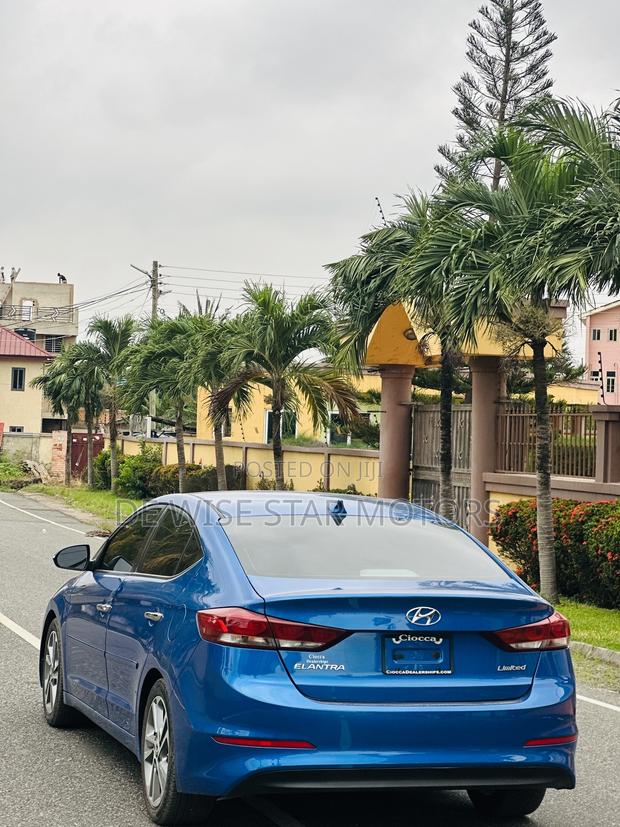Hyundai Elantra SE Sedan FWD (1.8L 4cyl 6A) 2016 Blue