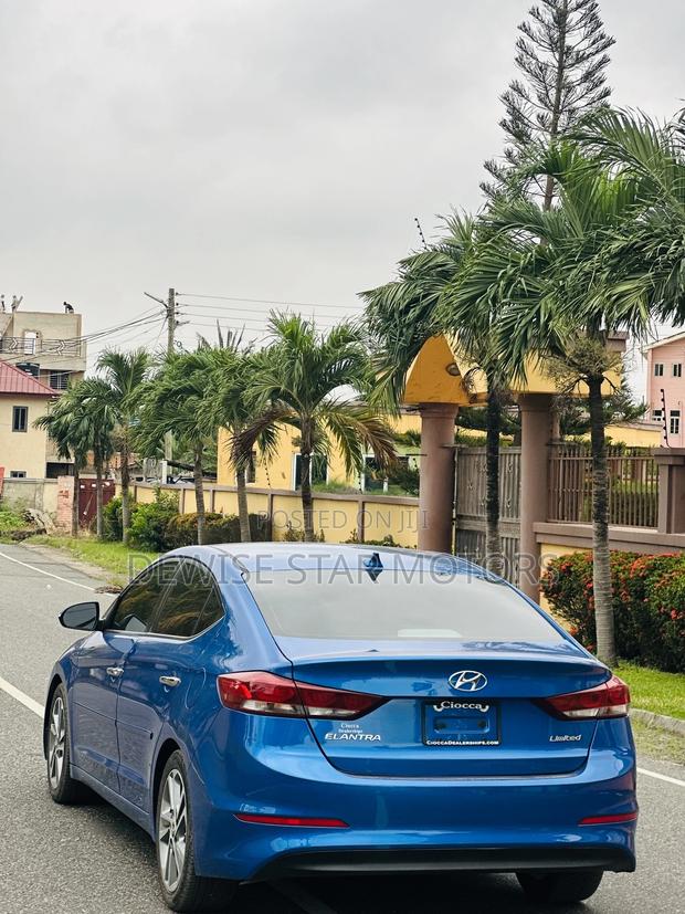 Hyundai Elantra SE Sedan FWD (1.8L 4cyl 6A) 2016 Blue