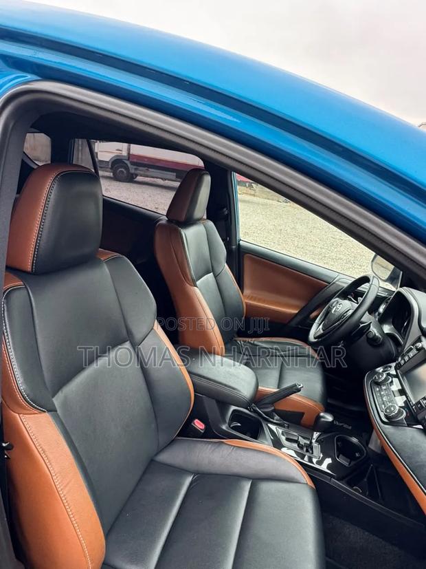 Toyota RAV4 2018 Blue
